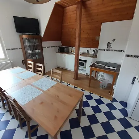 Pod Vezi Rum i privatbostad Teplice nad Metují